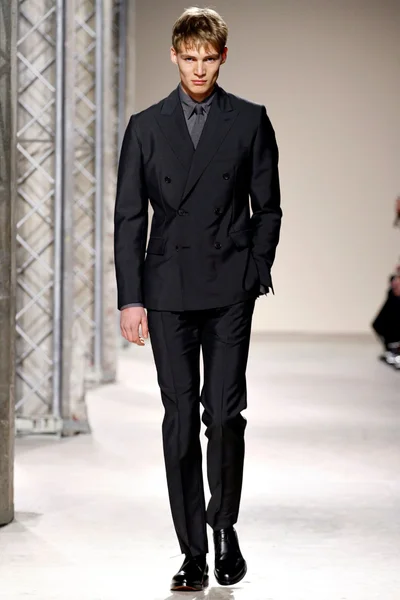 Look 32